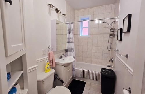 Saint-Laurent Apartment | Appartement à 100m du Métro, en Face D'un Parc