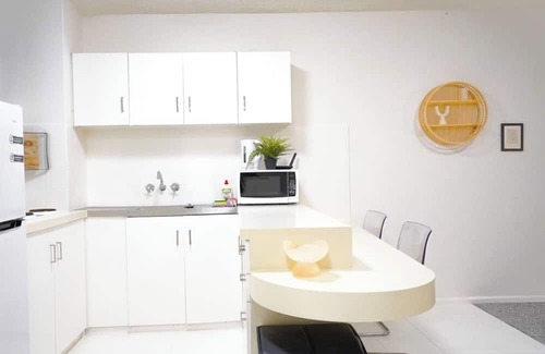 Surfers Paradise Apartment | Cosy Central Beachfront Apt Free Park Netflix