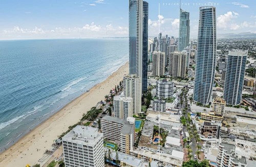 Surfers Paradise Apartment | Cosy Central Beachfront Apt Free Park Netflix