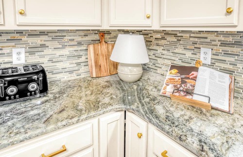 Greensboro House | Family Tranquil Retreat - Pool, HotTub, Golf, More