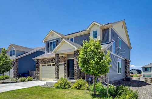 Aurora House | Elegant and Immaculate 3,260 Sq.ftnHome in Adonea, Aurora with Free WiFi and AC.