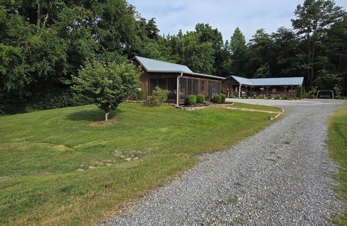 Chickamauga Cabin | Rustic Haven