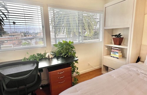 Wilshire Montana House | Sunny, spacious, private oasis, near beach in Santa Monica