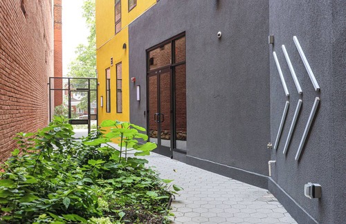 Brewerytown Apartment | Imagine a stylish escape in Glenwood, the epitome of urban luxury