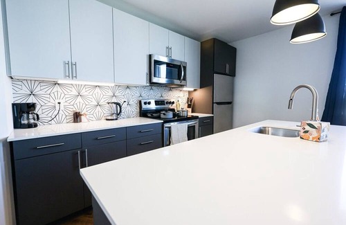 Brewerytown Apartment | Imagine a stylish escape in Glenwood, the epitome of urban luxury