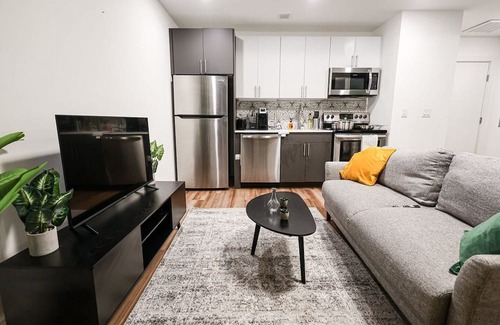 Brewerytown Apartment | Imagine a stylish escape in Glenwood, the epitome of urban luxury