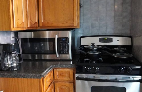 Front Park Apartment | This apartment is a 2 bedroom(s), 1 bathrooms, located in Buffalo, NY.