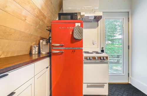 Oxford Cabin | Pet-Friendly Oxford A-Frame Cabin w/Fire Pit!