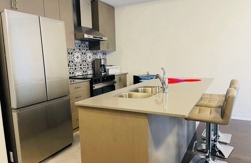 North Dumfries House | Gorgeous Townhome close to Conestoga College, Hwy401, Bluff Park & downtown
