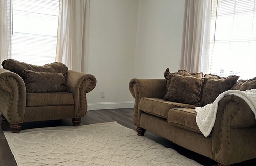 South Arlington House | Charming 2-bedroom townhome in welcoming Arlington with AC, WiFi