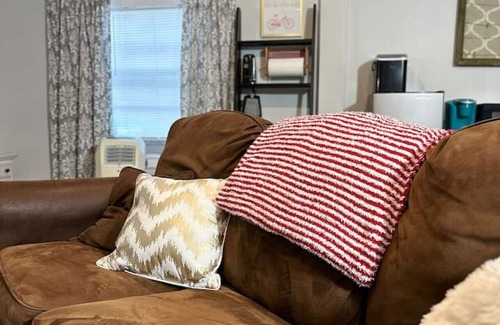 Hattiesburg House | Spacious luxury 1 BR Getaway Near USM, Midtown