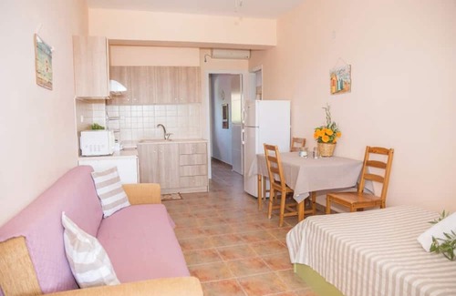 Pigadia Apartment | Apartment 'Ktima Develekou 1' with Sea View, Wi-Fi and Air Conditioning