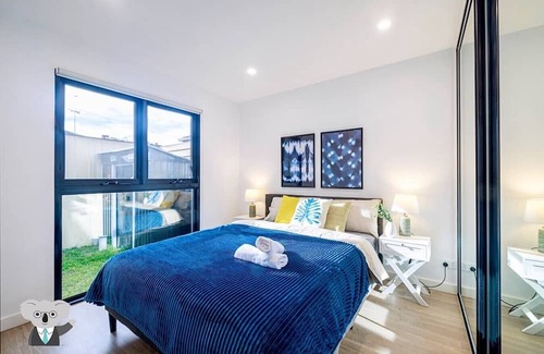 Cremorne Apartment | KozyGuru | Cremorne | Walking distance to Station