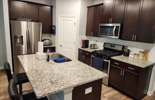 Lilburn House | Charming 3-bedroom townhome in Lilburn with WiFi, AC