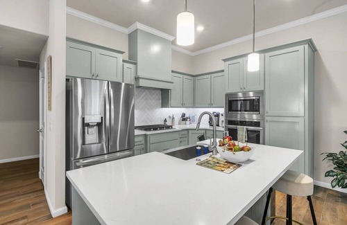 Edmond House | NEW LISTING! Newly Built 3BR Getaway in Edmond by RedAwning