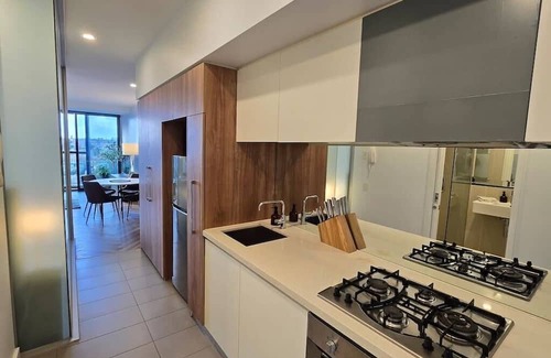 South Yarra Apartment | Gorgeous 1 bed Exec South Yarra with workspace