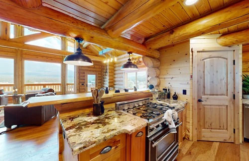 Fort Valley House | Luxury log cabin home with large deck, loft, mountain views, & grill