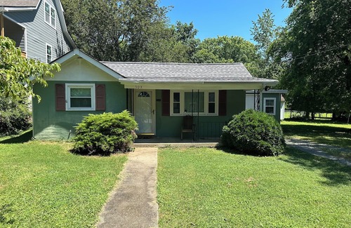 Heron Walk House | Cozy 2 Bedroom House with Recording Space in Nashville