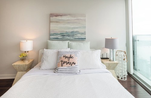 Central Waterfront Condo | Stunning Lake View luxury Condo in The Tourist Hub Area in Toronto Downtown