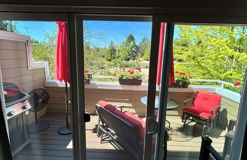 Issaquah Highlands House | Cozy 3-bedroom townhome in charming Issaquah Highlands area with WiFi.