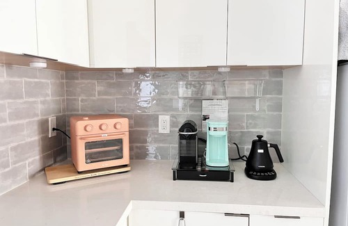 Valley View - Reed House | Modern 1Br/1B Guest Suite w/Kitchen, Laundry, AC/Heat, Living Room