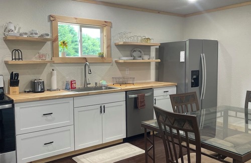 Jamestown House | Charming 2-bedroom house with AC and WiFi in Jamestown