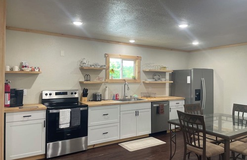 Jamestown House | Charming 2-bedroom house with AC and WiFi in Jamestown