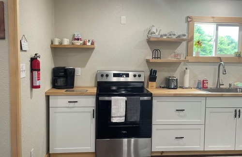 Jamestown House | Charming 2-bedroom house with AC and WiFi in Jamestown