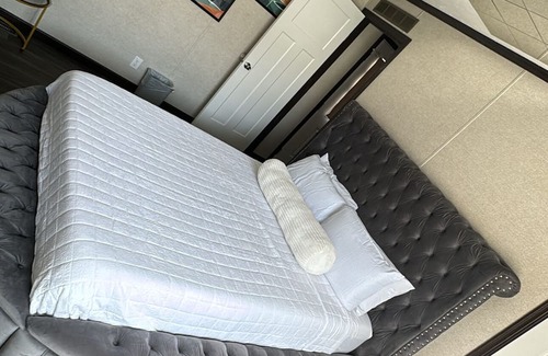 Anchorville House | Cozy 2-bedroom mobile home in awesome Clinton Township with AC, WiFi