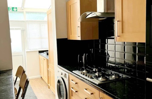 Broad Green House | Cosy Single Room 10 mins from vibrant East Croydon!