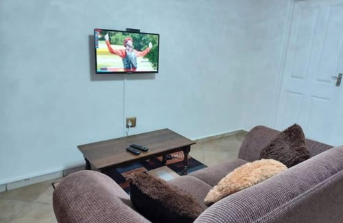 Greater Johannesburg Metropolitan Area House | Ogans Stylish 1 BedRoom Apartment - Self-Cateringnn