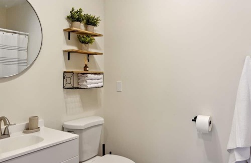 Stuart House | Cozy Stuart City Studio Retreat Home by RedAwning