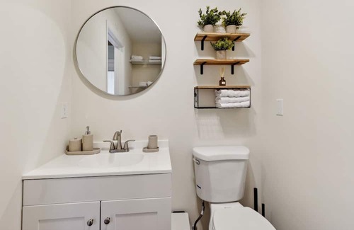Stuart House | Cozy Stuart City Studio Retreat Home by RedAwning