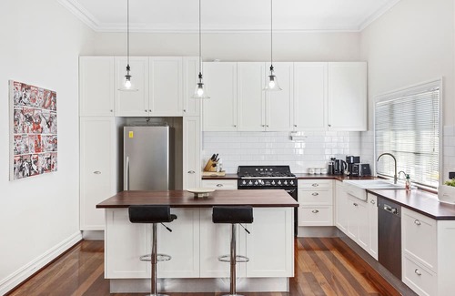 North Perth House | Grand Hyde Park 3 Bedroom Home by WorldWide Welcome