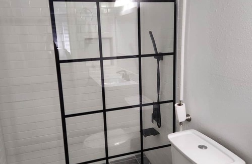 University Place House | Quiet 1 bedroom 1 bathroom in University Place