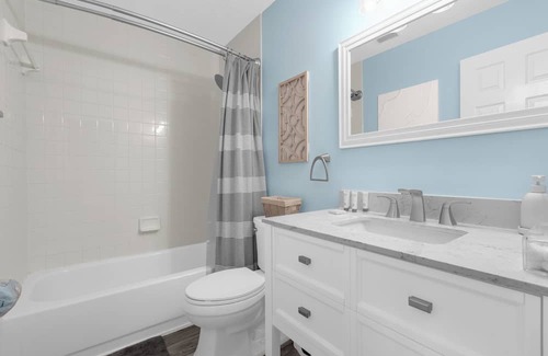 Clermont House | Lakefront, Patio 3 bedroom