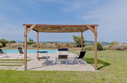 Toiano Apartment | Apartment 'La Caciaia II' with Shared Pool, Private Garden and Wi-Fi
