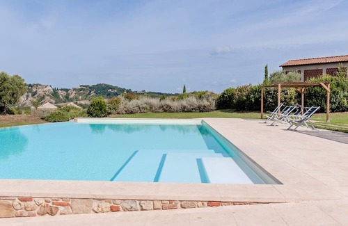 Toiano Apartment | Apartment 'La Caciaia II' with Shared Pool, Private Garden and Wi-Fi