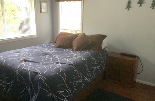 Ketchikan House | Cozy 3-bedroom house in fantastic Ketchikan with WiFi and view of Clover Island