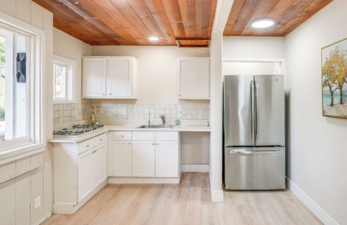 Monterey Apartment | Central Salinas Apartment, Moments to Monterey!
