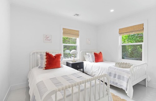 Sag Harbor Cottage | little Cottage on Cove Charming 2-bedroom in soothing Sag Harbor with WiFi, AC