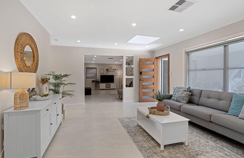 Buff Point House | Stylish Lakefront Tranquillity- Kayaks