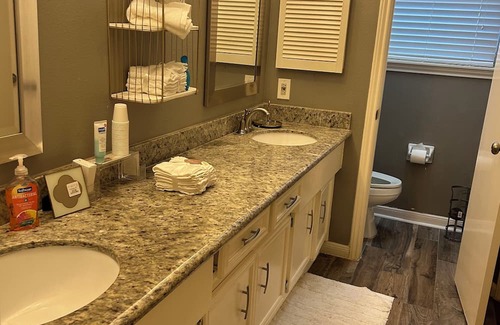 Quail Valley House | Spacious 4-bedroom house with POOL WiFi and AC in adorable Missouri City