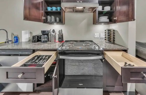 Waldron Apartment | Urban Chic Loft Near Airport with High-Speed WiFi