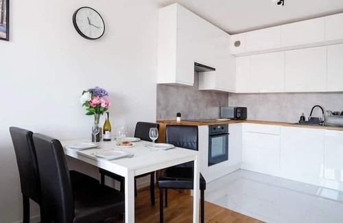 Lodz Apartment | Wróblewskiego Apt - Balcony, Parking, Workspace - by Rentujemy