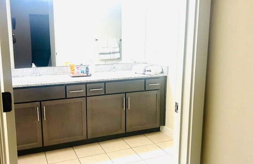 Texas City Apartment | The LagoonSide LoungeAway w/Pool/Parking/WiFi Pkg