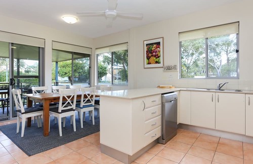 Hawks Nest House | Lovely Pet Friendly Beach House