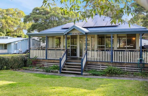 Hawks Nest House | Lovely Pet Friendly Beach House