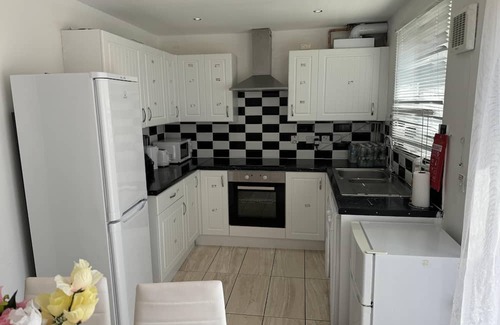 Thamesmead Apartment | Luxury London Apartment with 3 Bedrooms