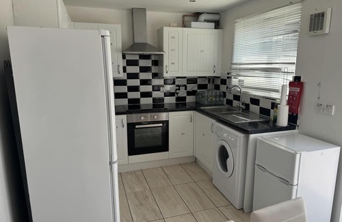 Thamesmead Apartment | Luxury London Apartment with 3 Bedrooms